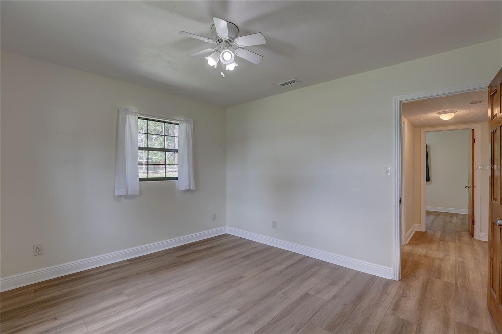 Listing photo id 23 for 5201 Jasmine Lane