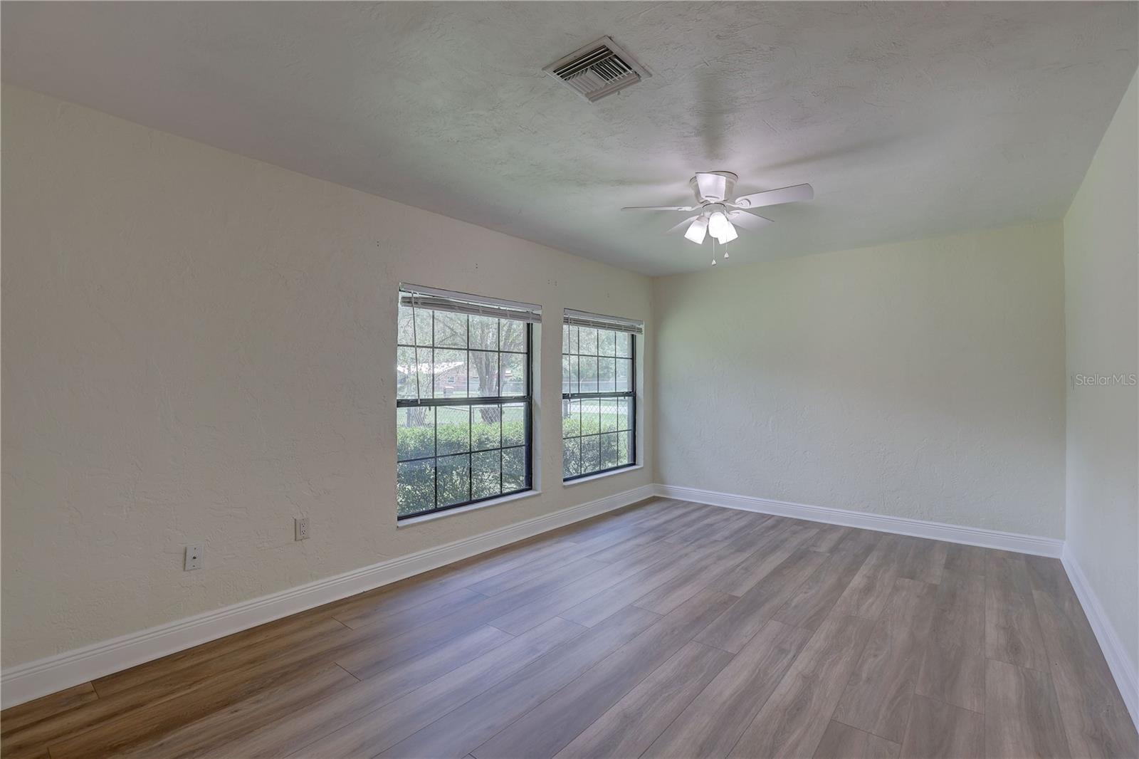 Listing photo id 24 for 5201 Jasmine Lane