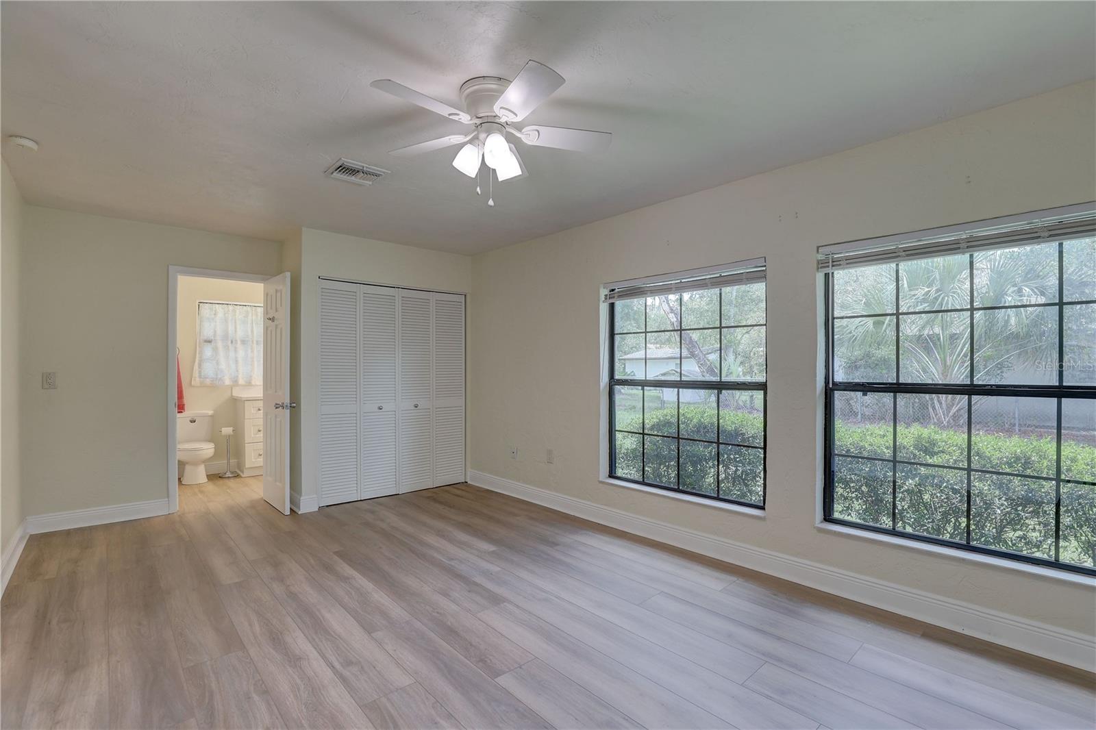Listing photo id 26 for 5201 Jasmine Lane