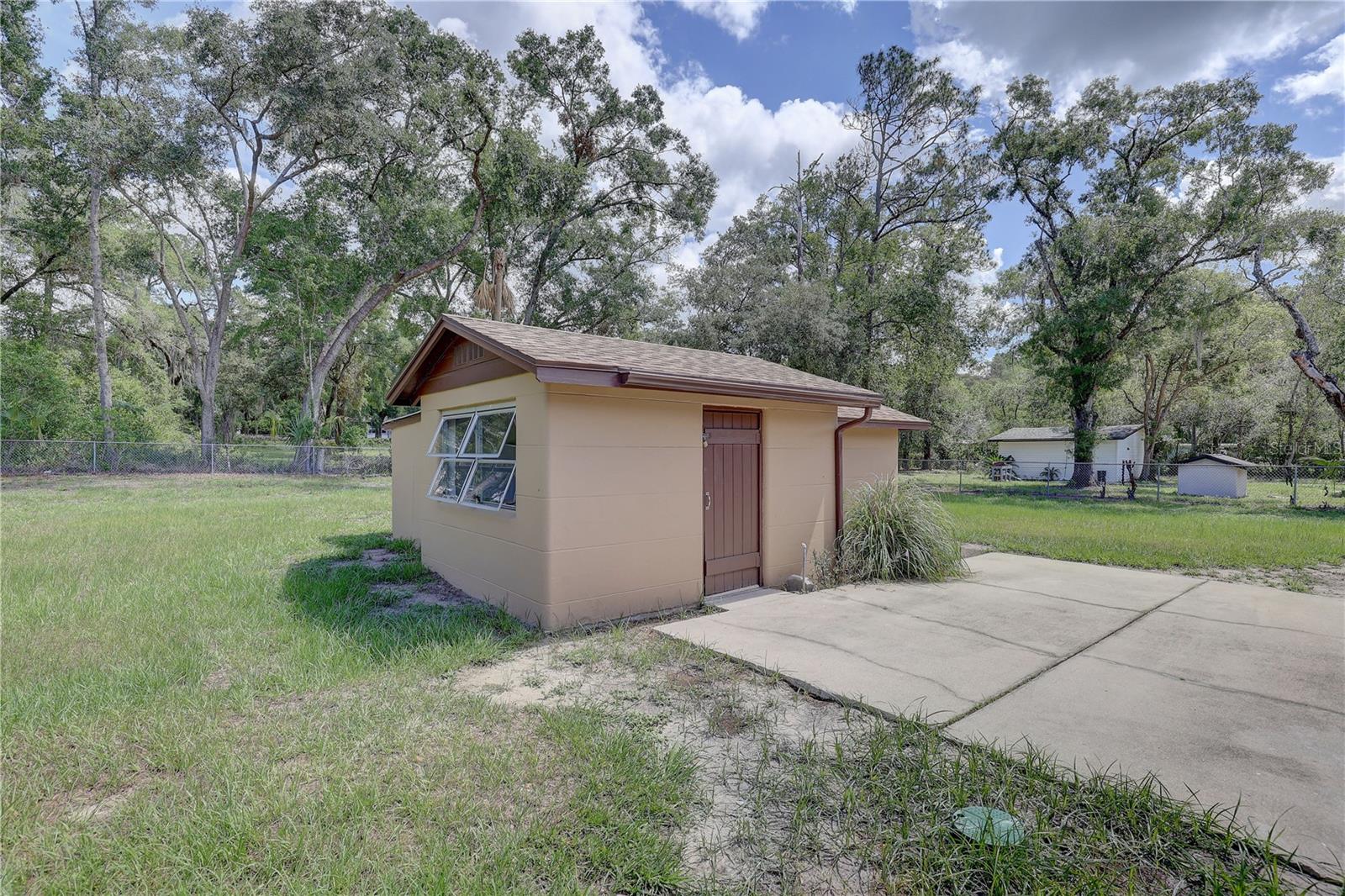 Listing photo id 32 for 5201 Jasmine Lane
