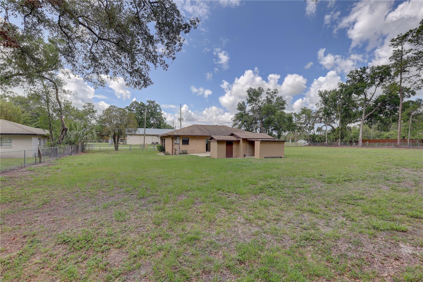 Listing photo id 33 for 5201 Jasmine Lane