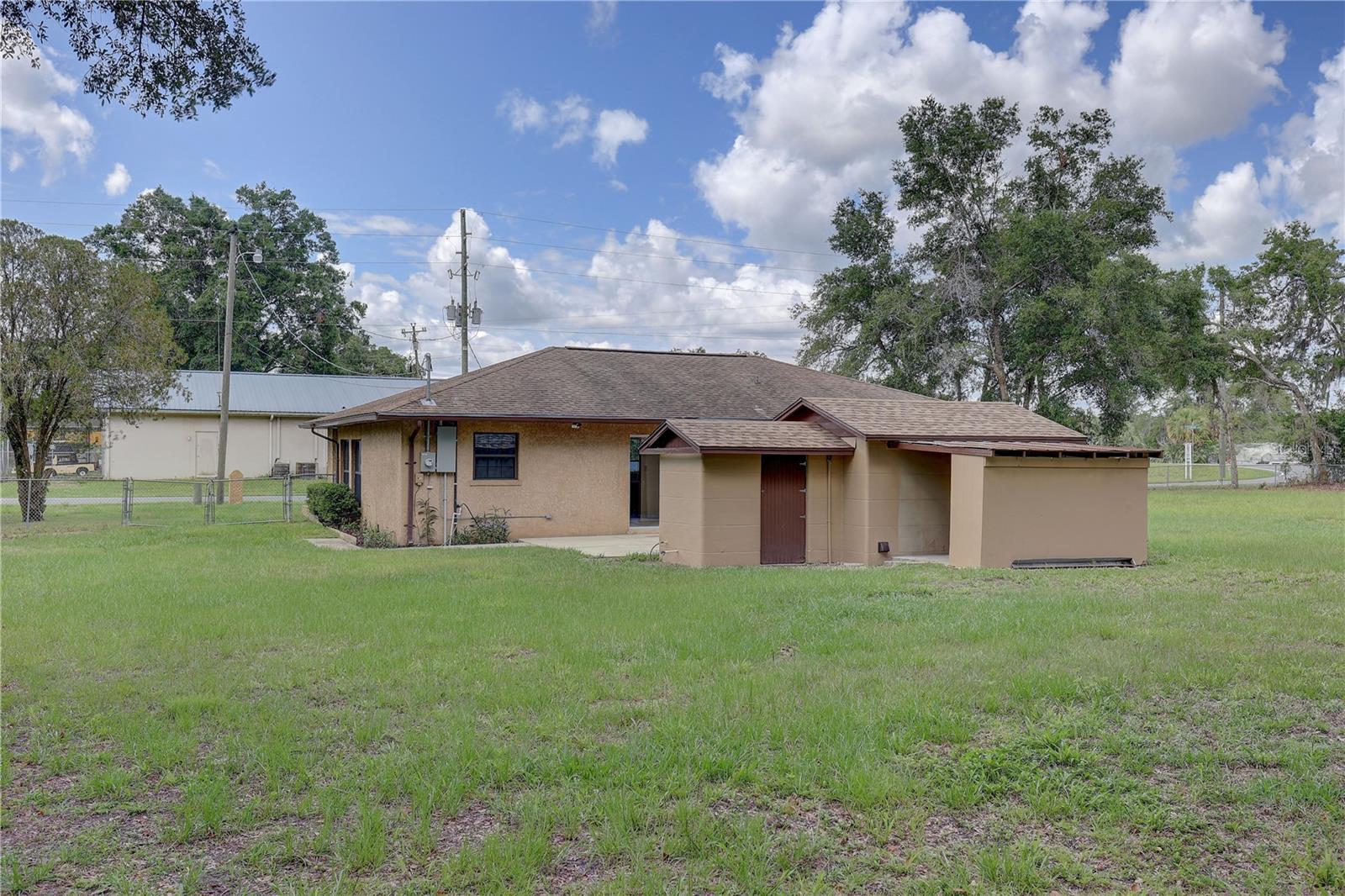 Listing photo id 34 for 5201 Jasmine Lane