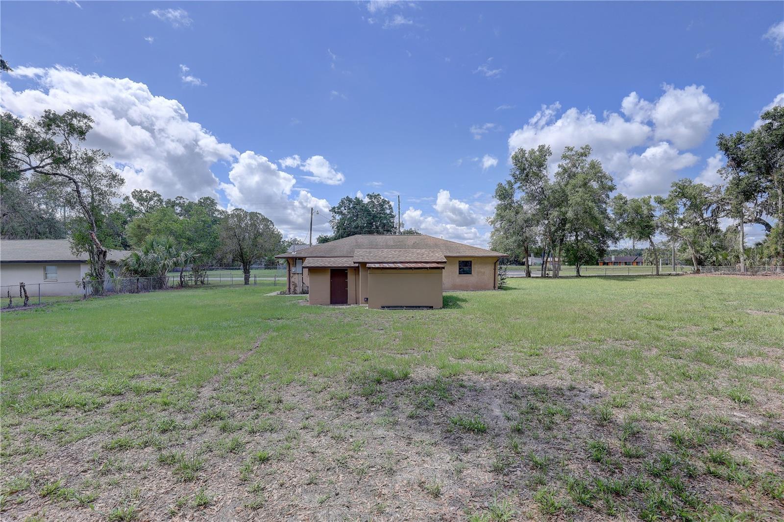 Listing photo id 35 for 5201 Jasmine Lane