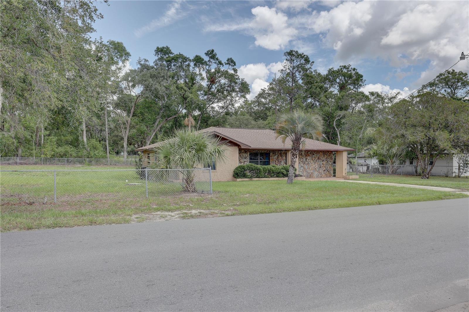 Listing photo id 37 for 5201 Jasmine Lane