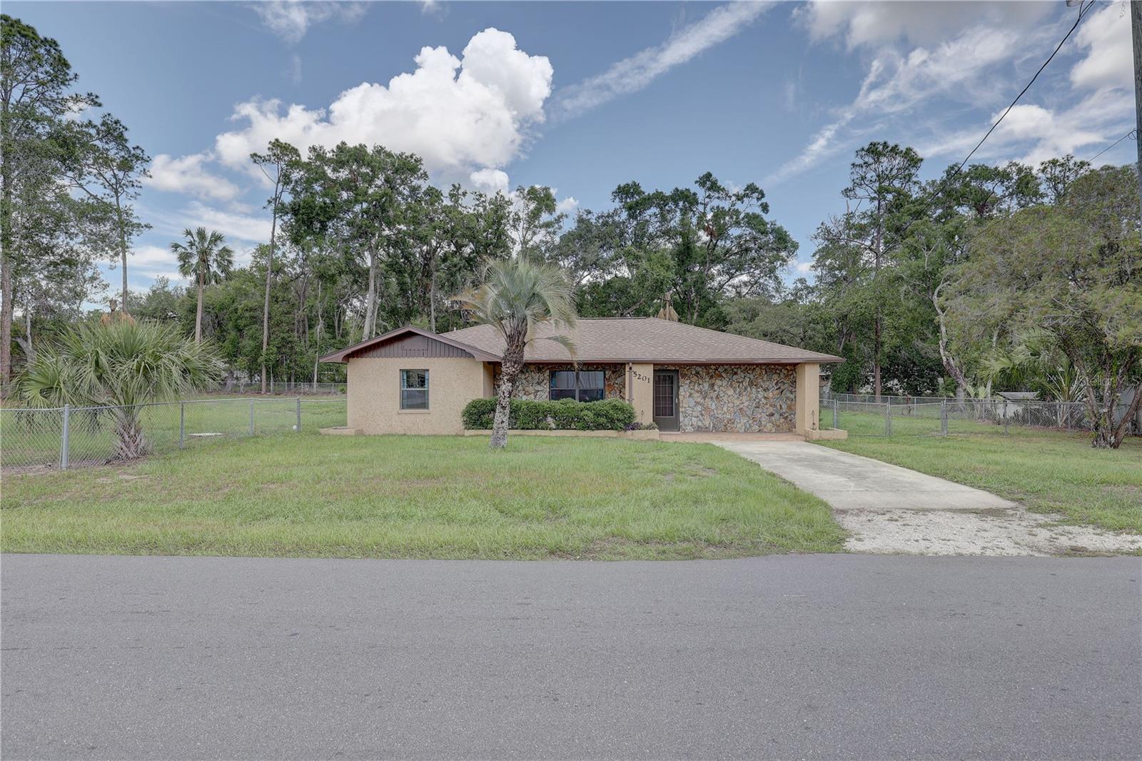 Listing photo id 38 for 5201 Jasmine Lane