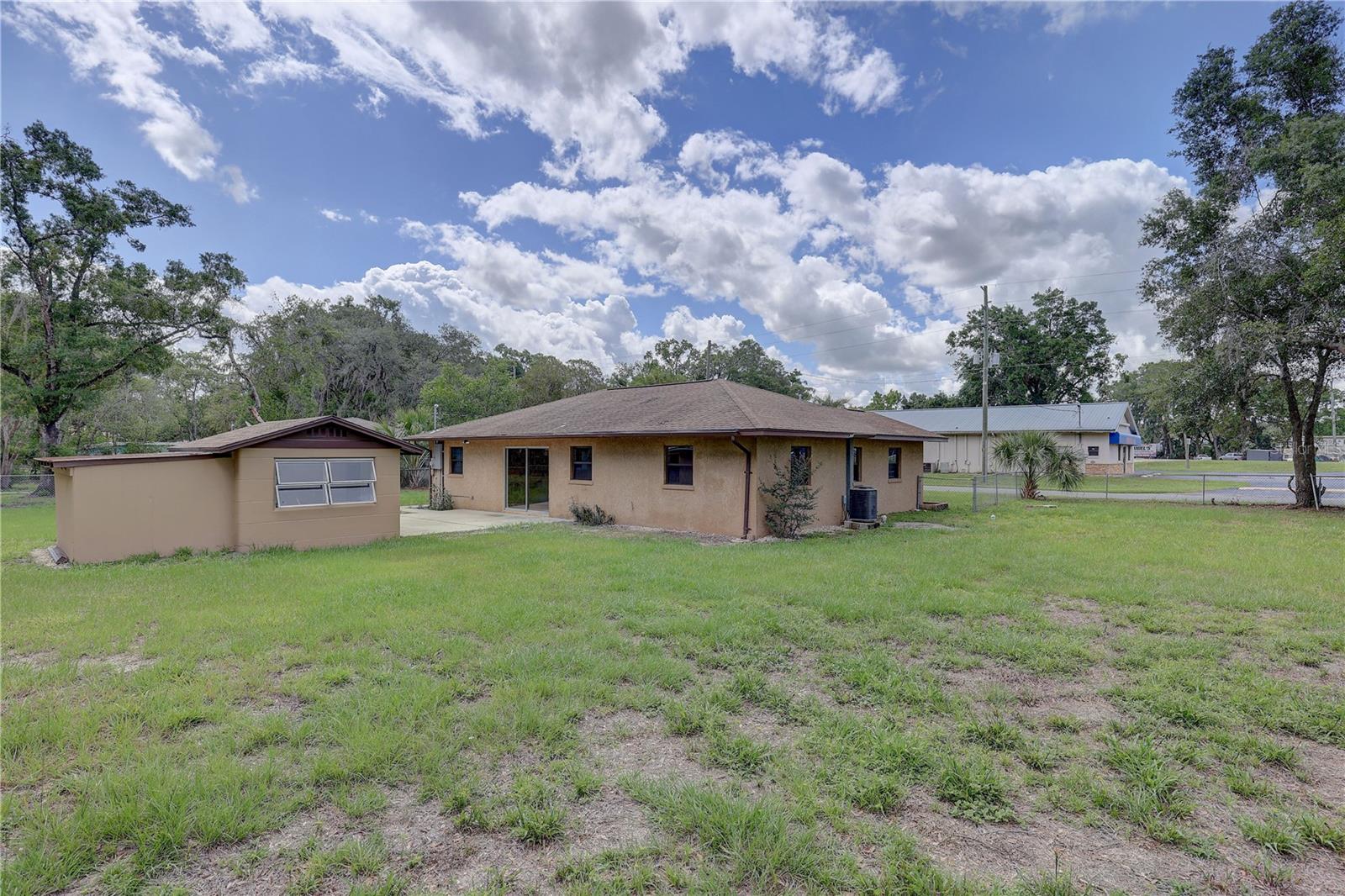 Listing photo id 39 for 5201 Jasmine Lane
