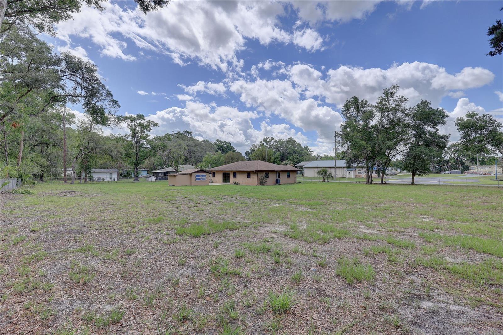 Listing photo id 41 for 5201 Jasmine Lane