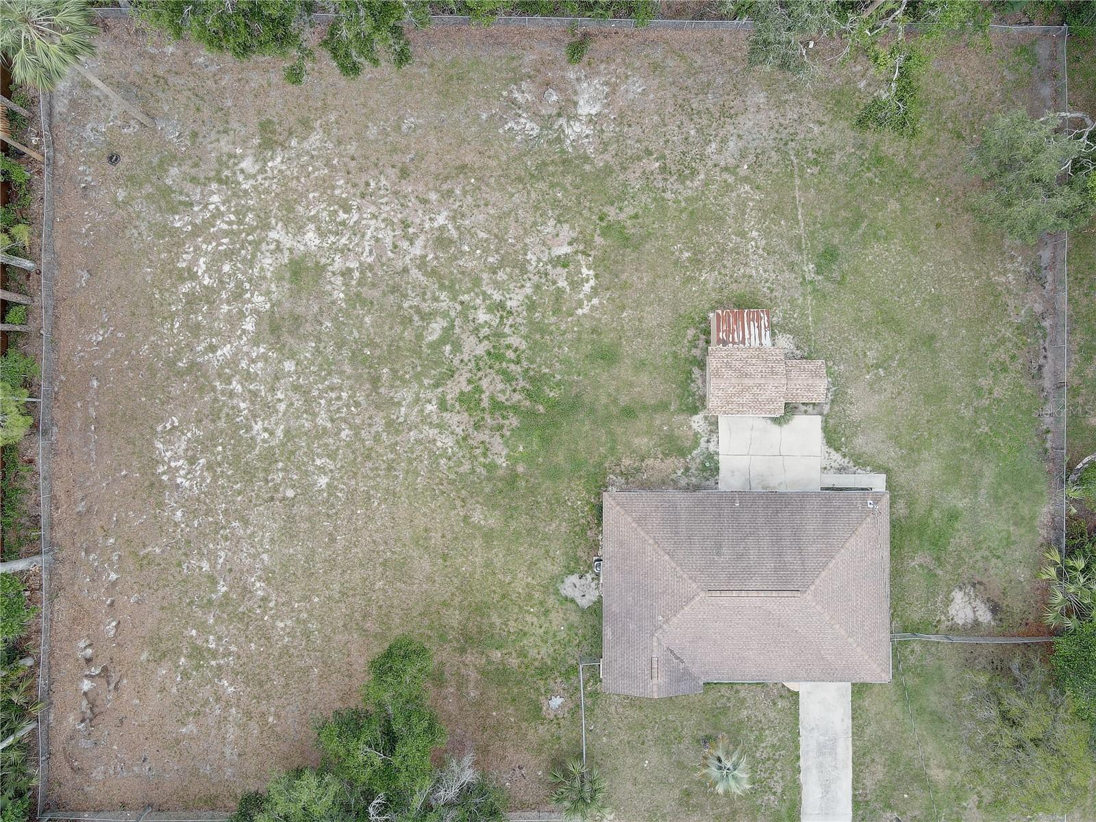 Listing photo id 42 for 5201 Jasmine Lane