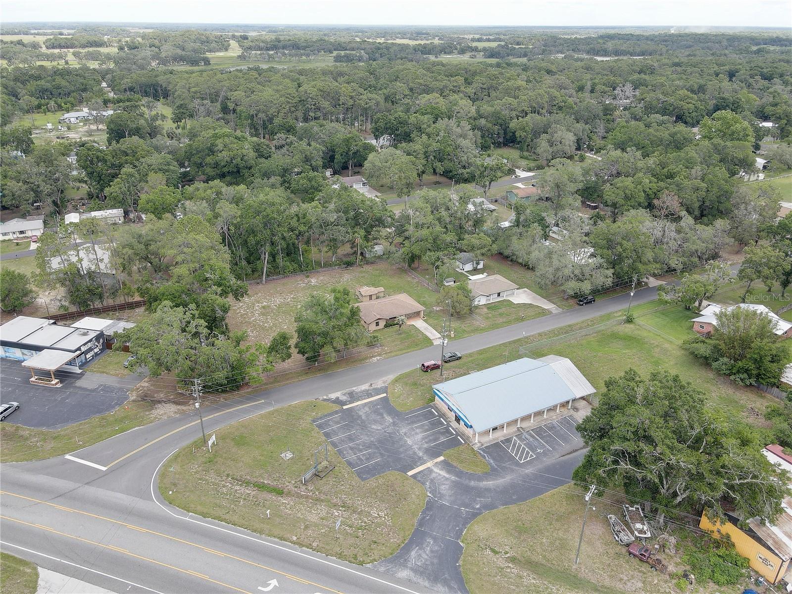 Listing photo id 43 for 5201 Jasmine Lane