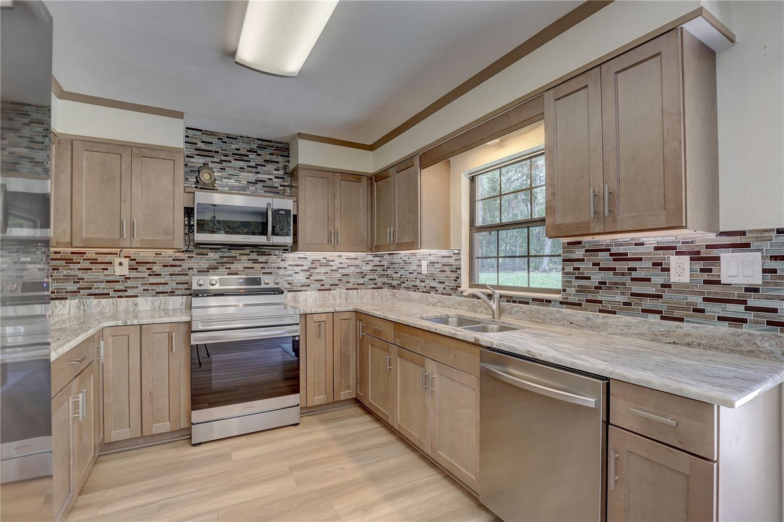 Listing photo id 7 for 5201 Jasmine Lane