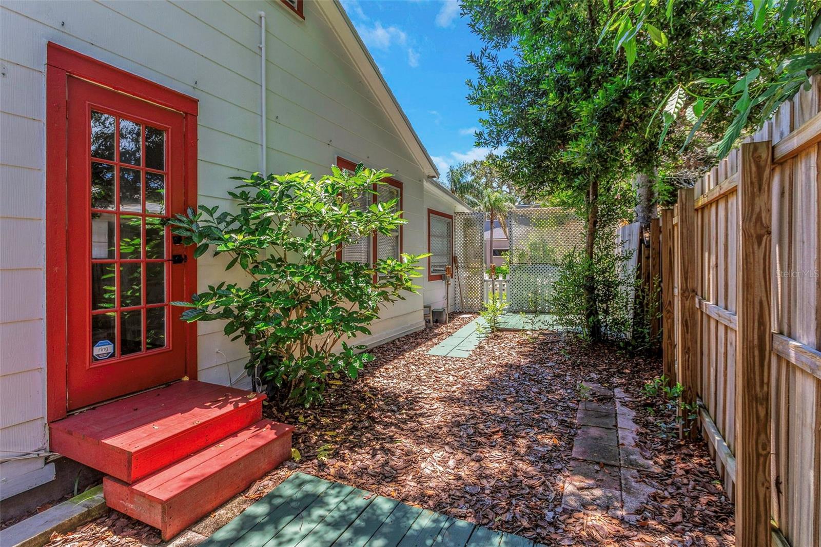 Image 24 of 25 For 646 Wood Street