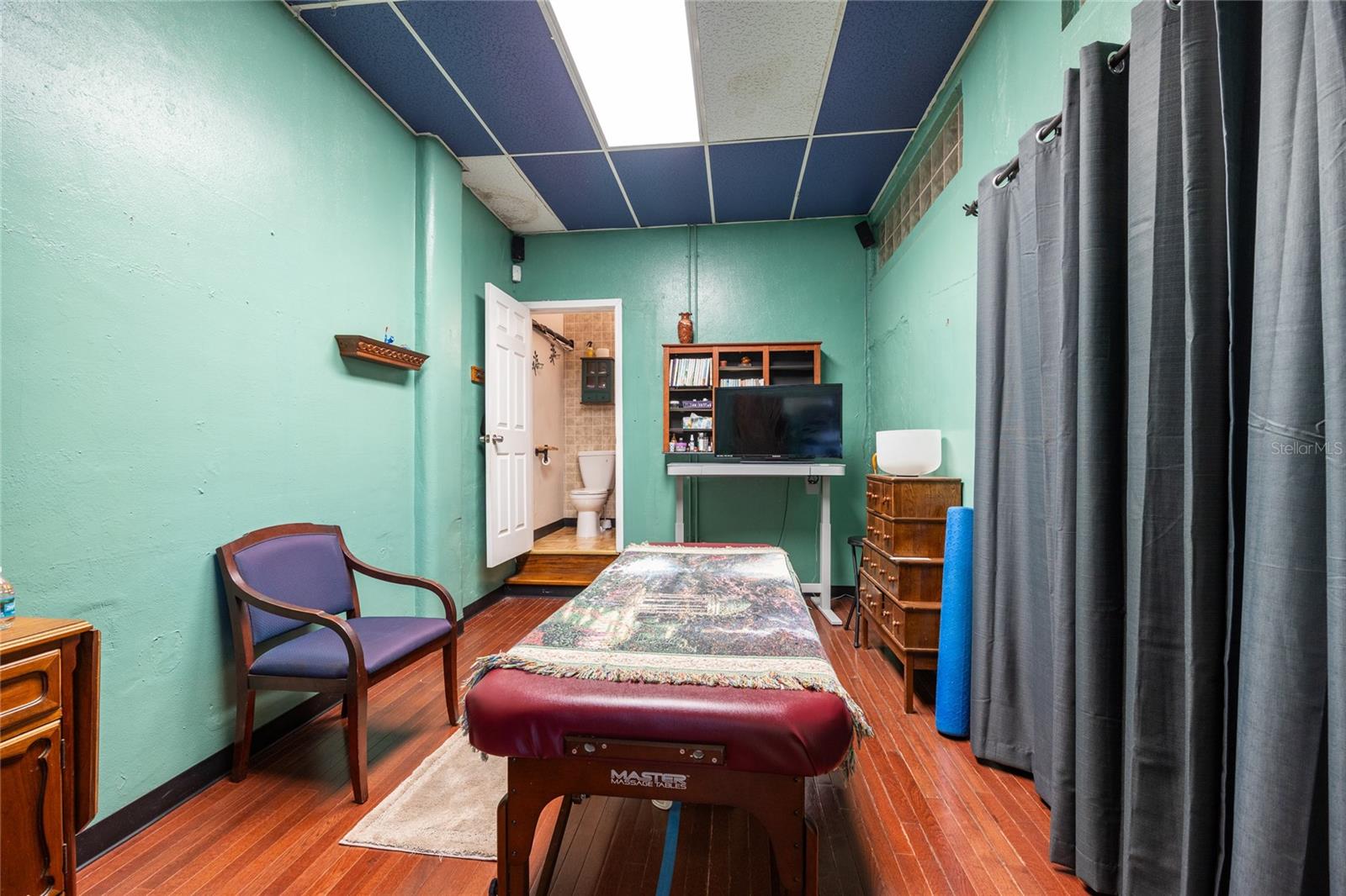 Image 10 of 11 For 1702 Cass Street