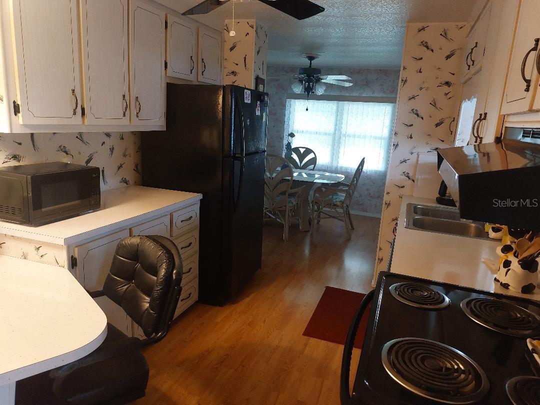 Listing photo id 9 for 51 Lexington Court 13
