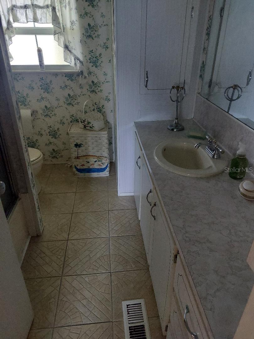 Listing photo id 11 for 51 Lexington Court 13