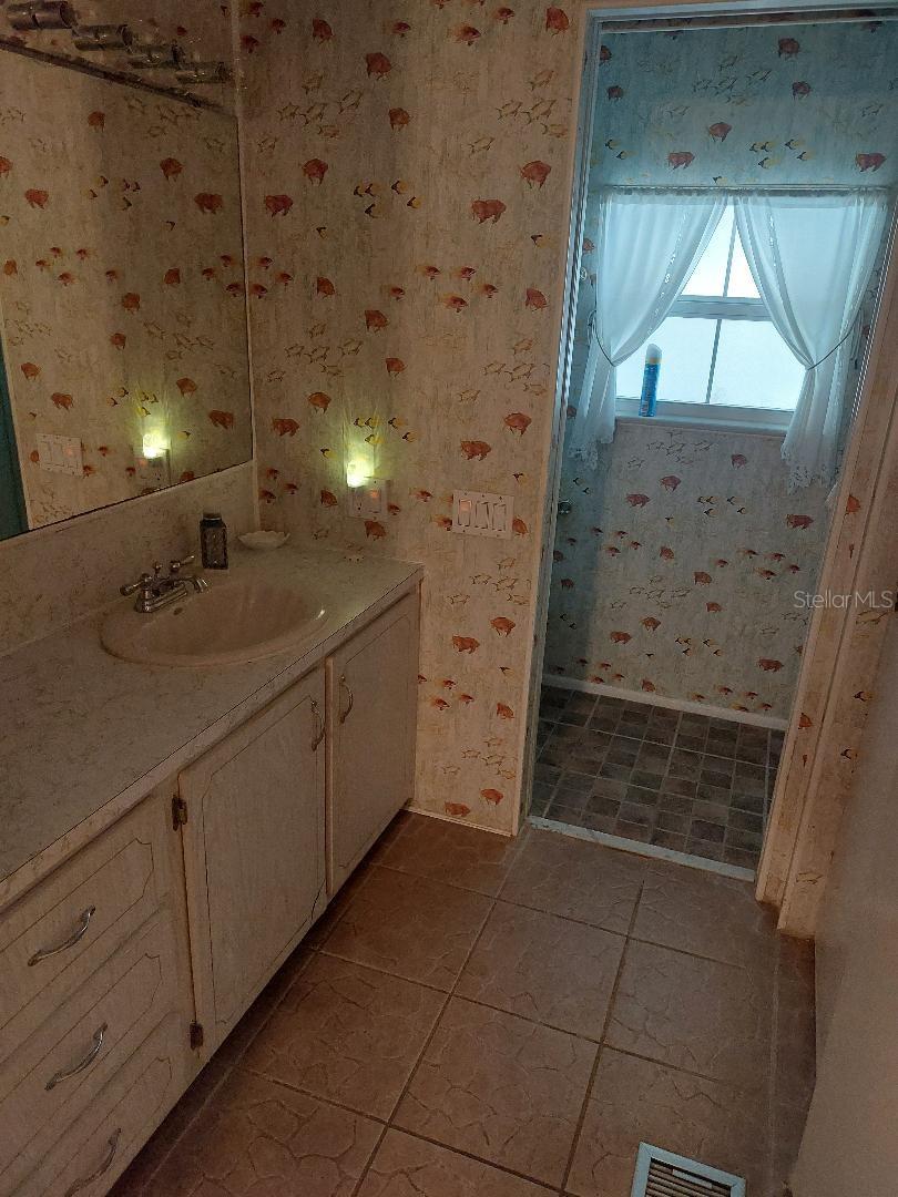 Listing photo id 13 for 51 Lexington Court 13