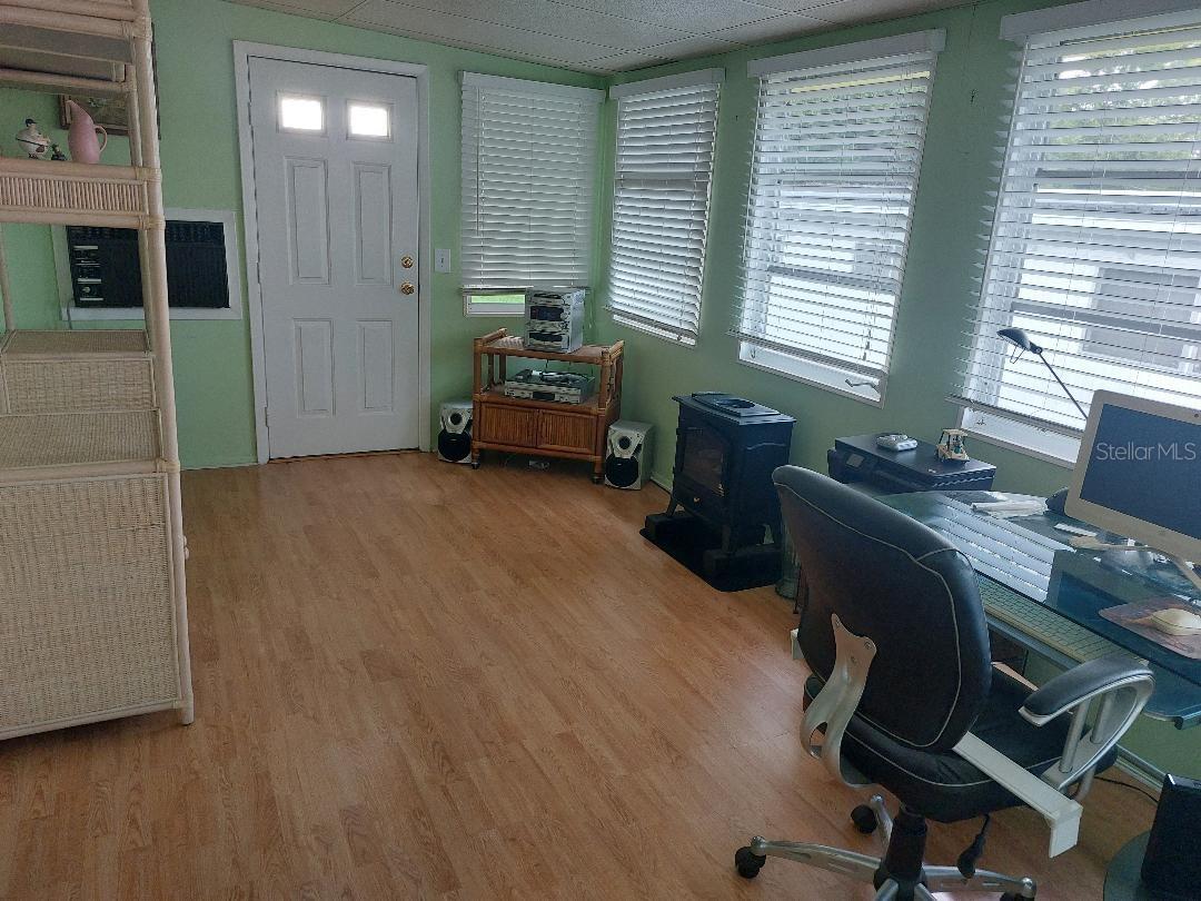 Listing photo id 5 for 51 Lexington Court 13
