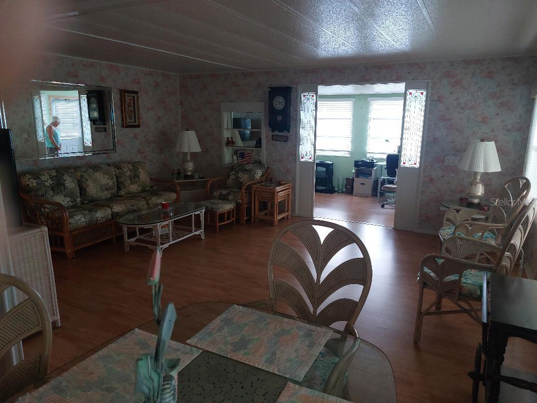 Listing photo id 6 for 51 Lexington Court 13