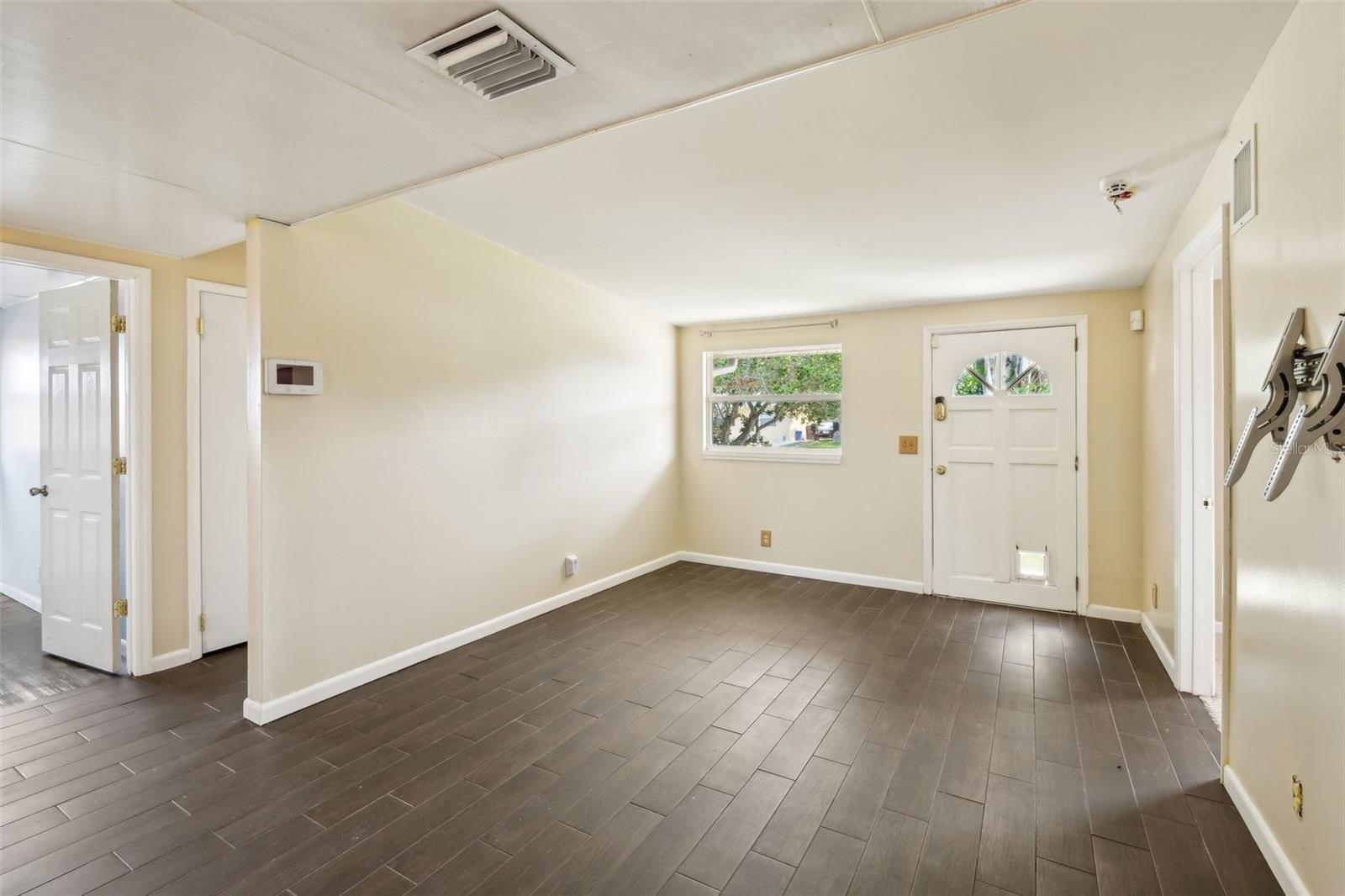 Image 4 of 23 For 3797 Bahama Road
