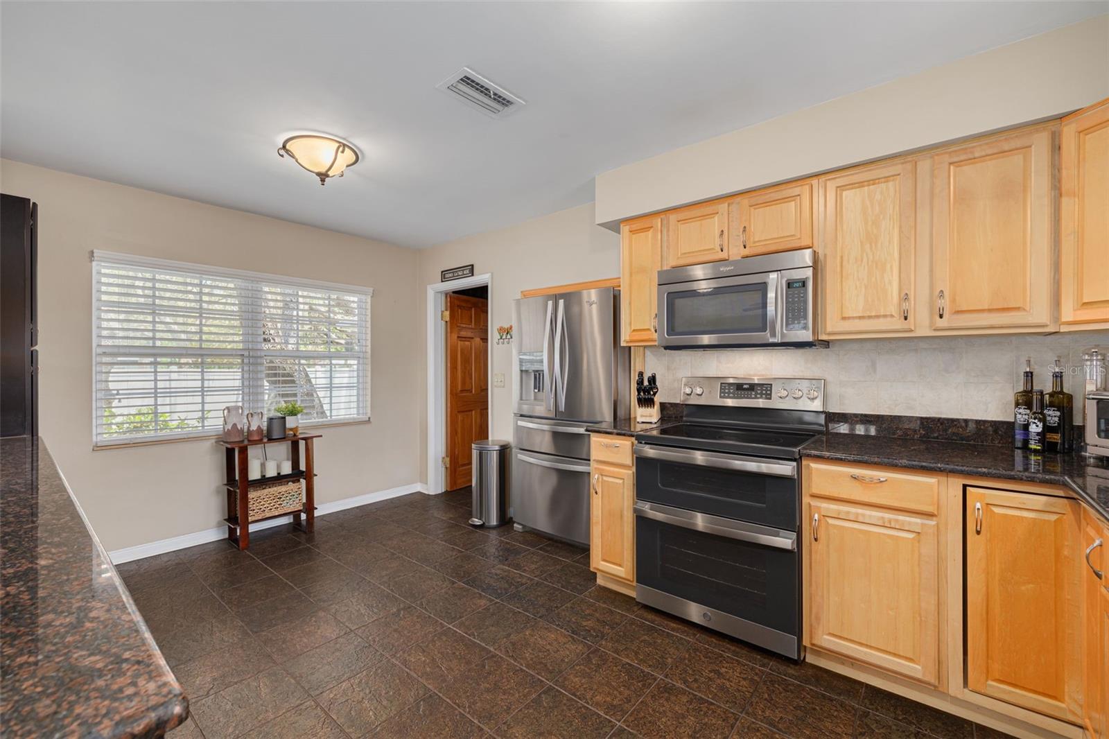 Listing photo id 10 for 6114 7th Avenue S