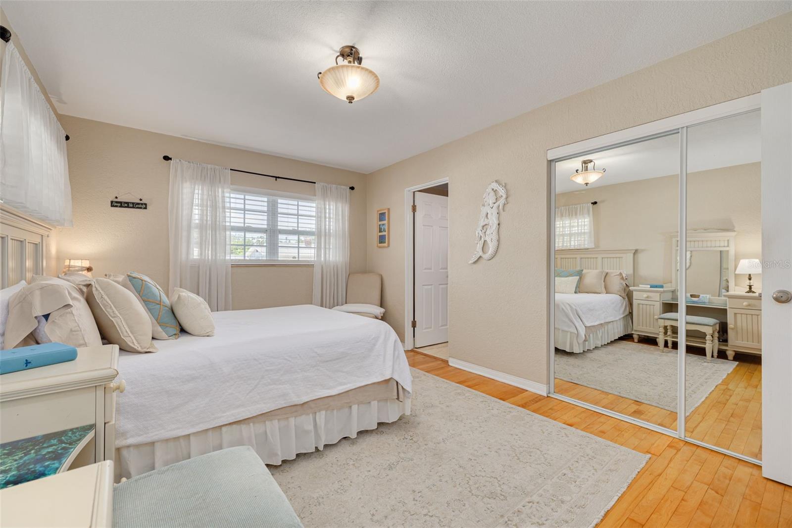 Listing photo id 18 for 6114 7th Avenue S