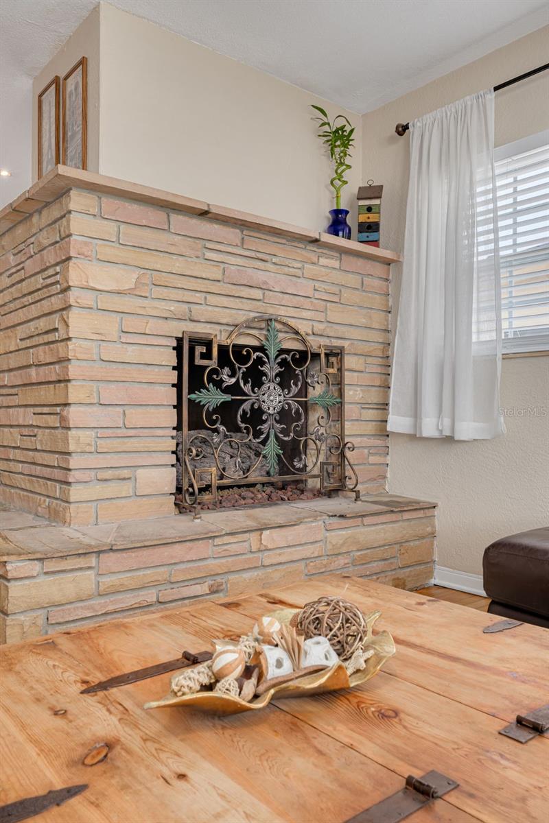 Listing photo id 4 for 6114 7th Avenue S