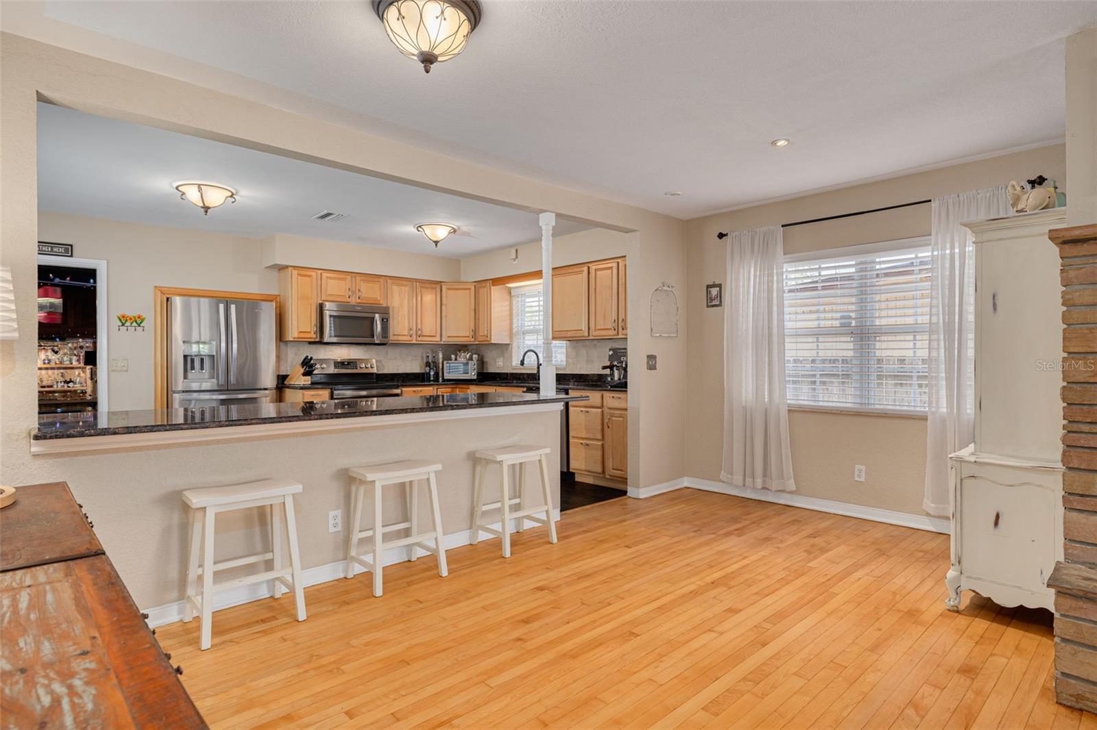 Listing photo id 5 for 6114 7th Avenue S