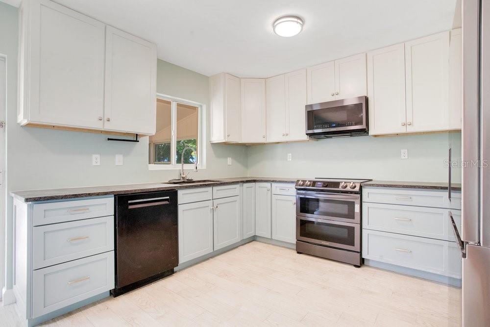 Image 4 of 31 For 1511 Avenue F Ne