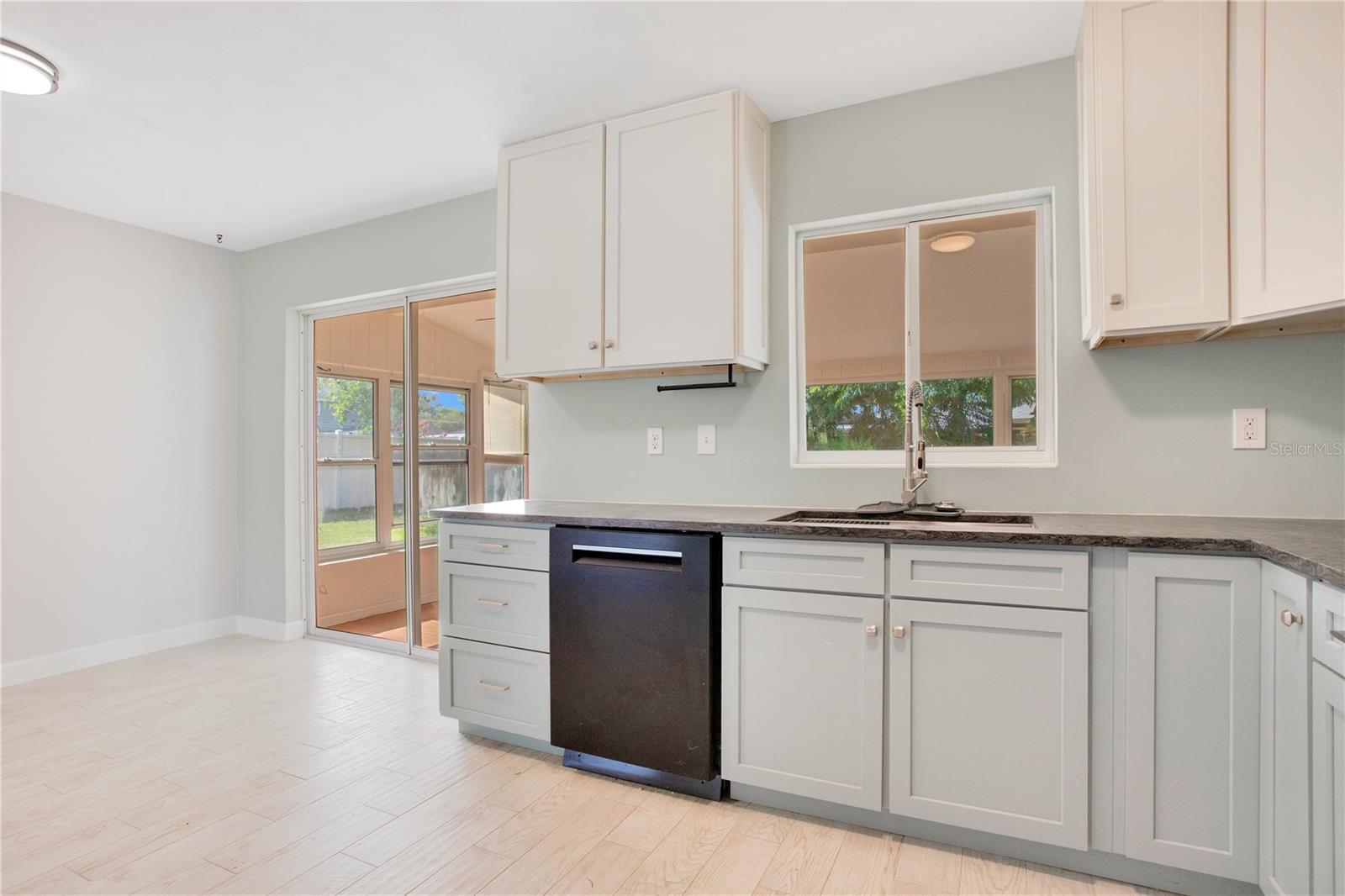 Image 8 of 31 For 1511 Avenue F Ne