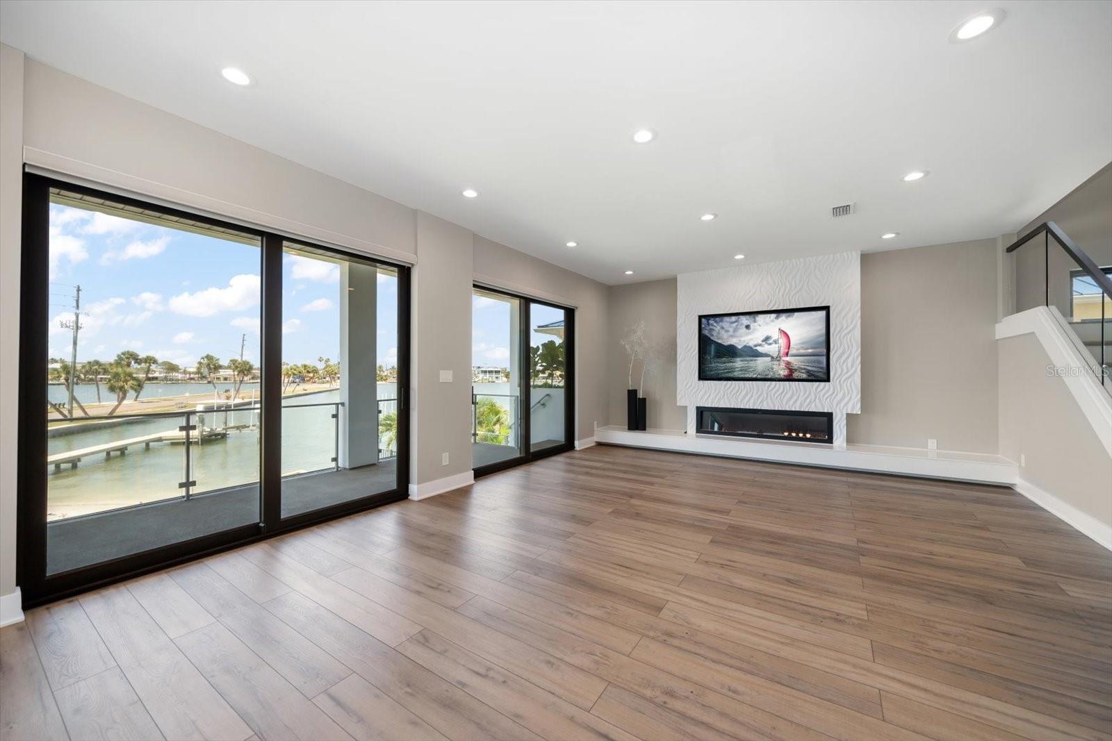 Image 11 of 79 For 16047 Redington Drive