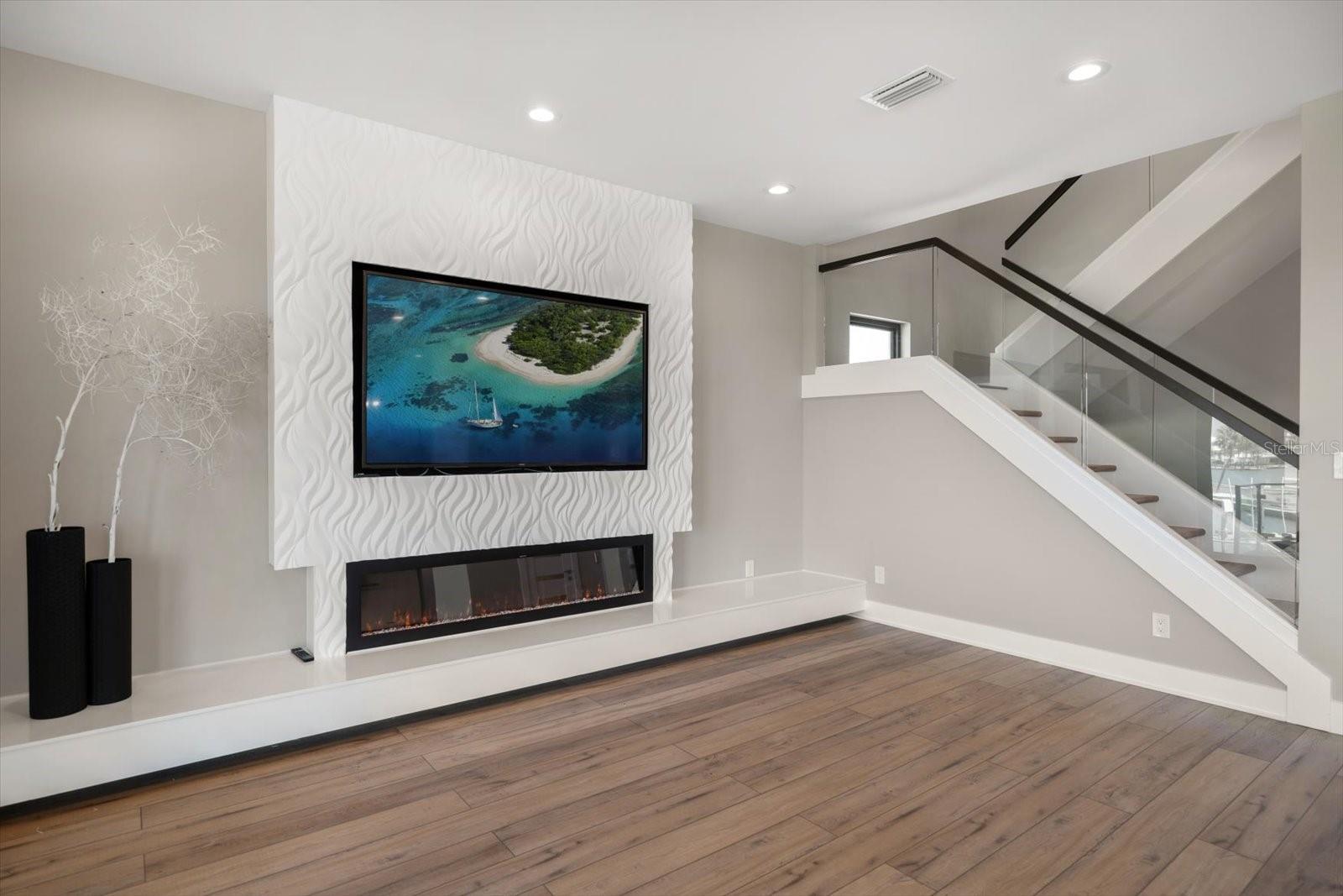 Image 12 of 79 For 16047 Redington Drive