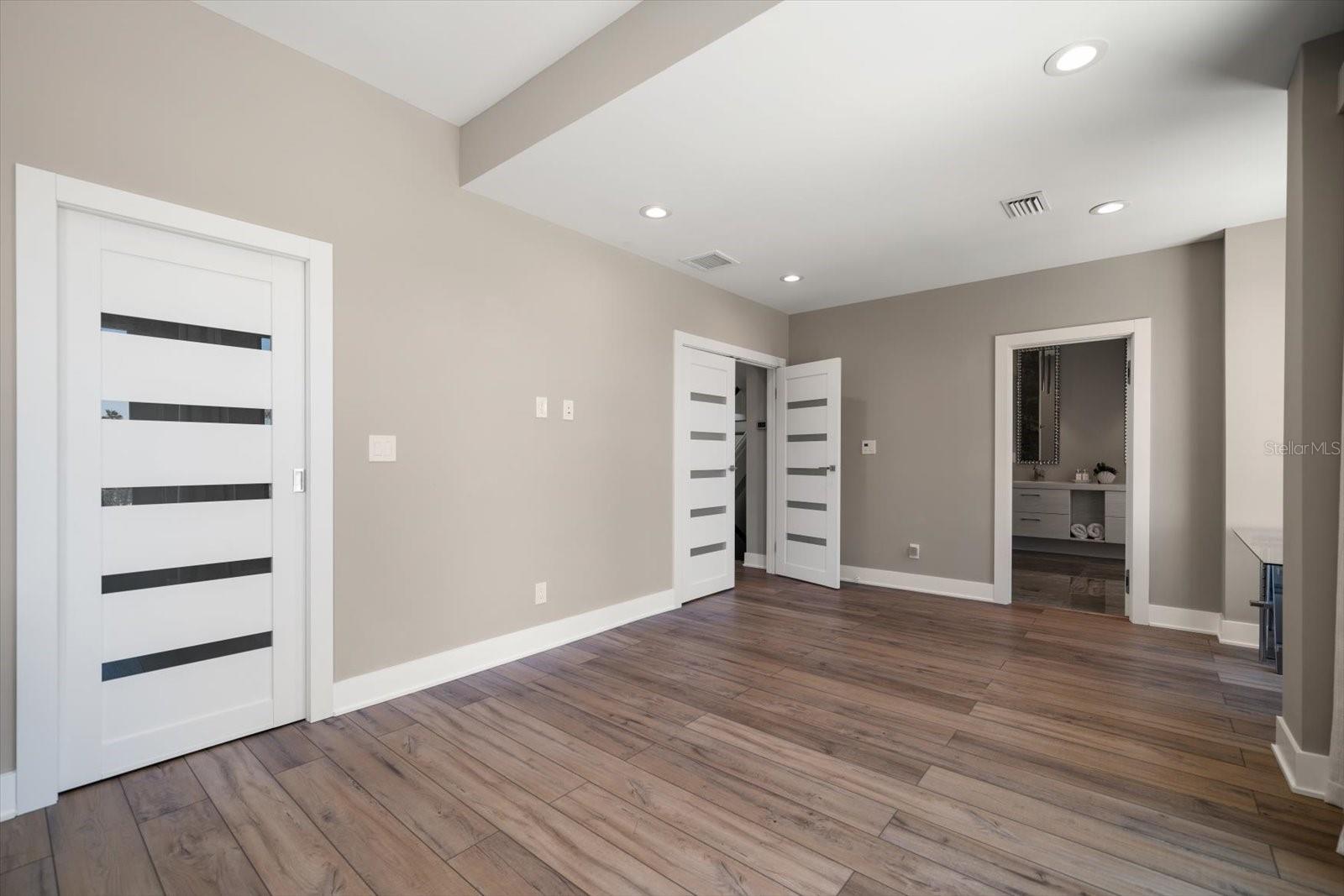 Image 31 of 79 For 16047 Redington Drive