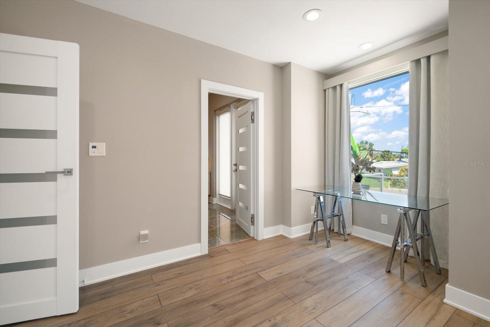 Image 32 of 79 For 16047 Redington Drive
