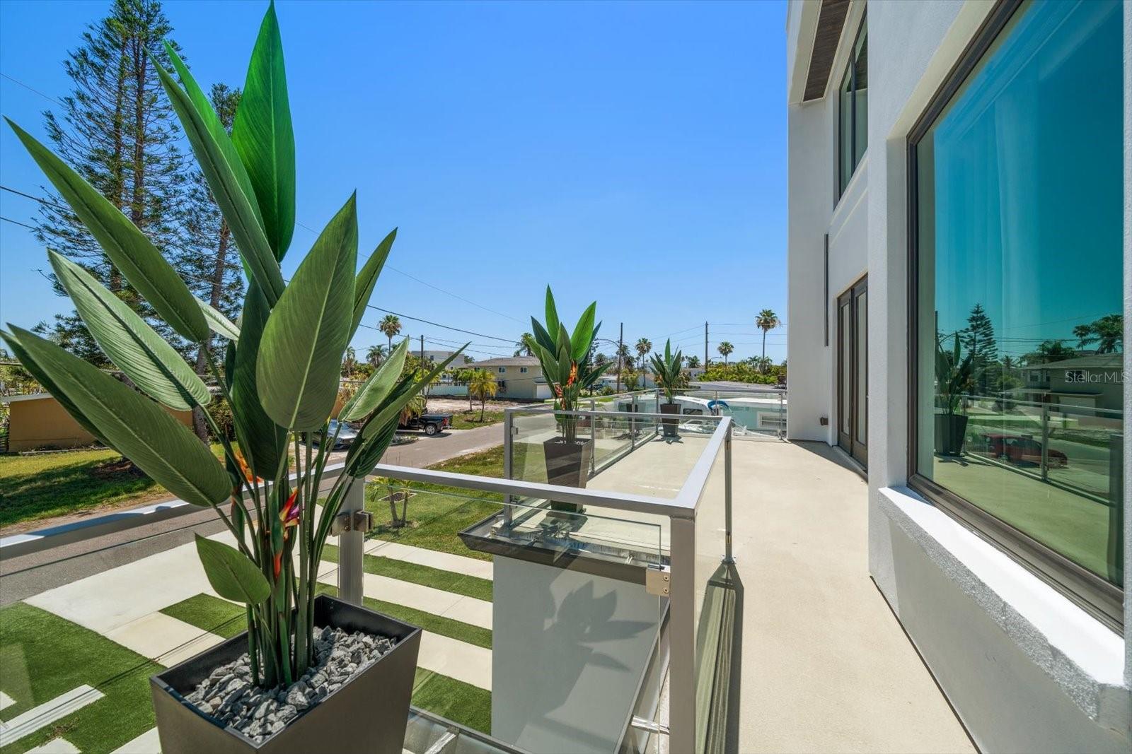 Image 33 of 79 For 16047 Redington Drive