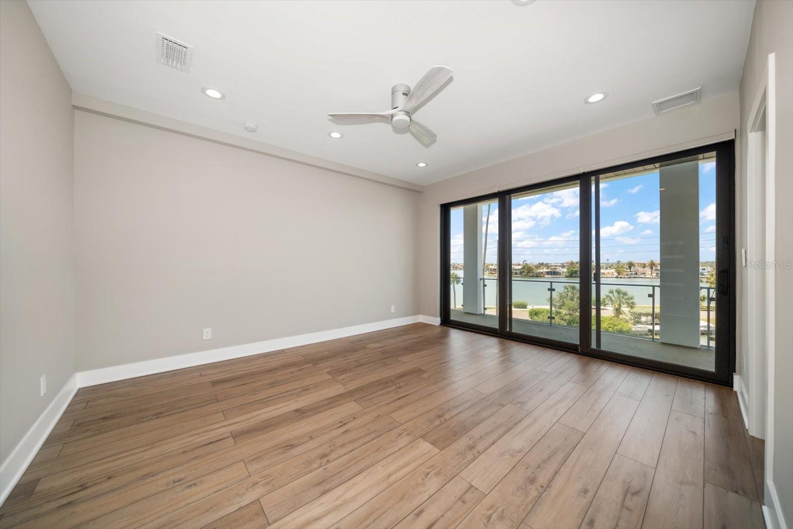 Image 42 of 79 For 16047 Redington Drive