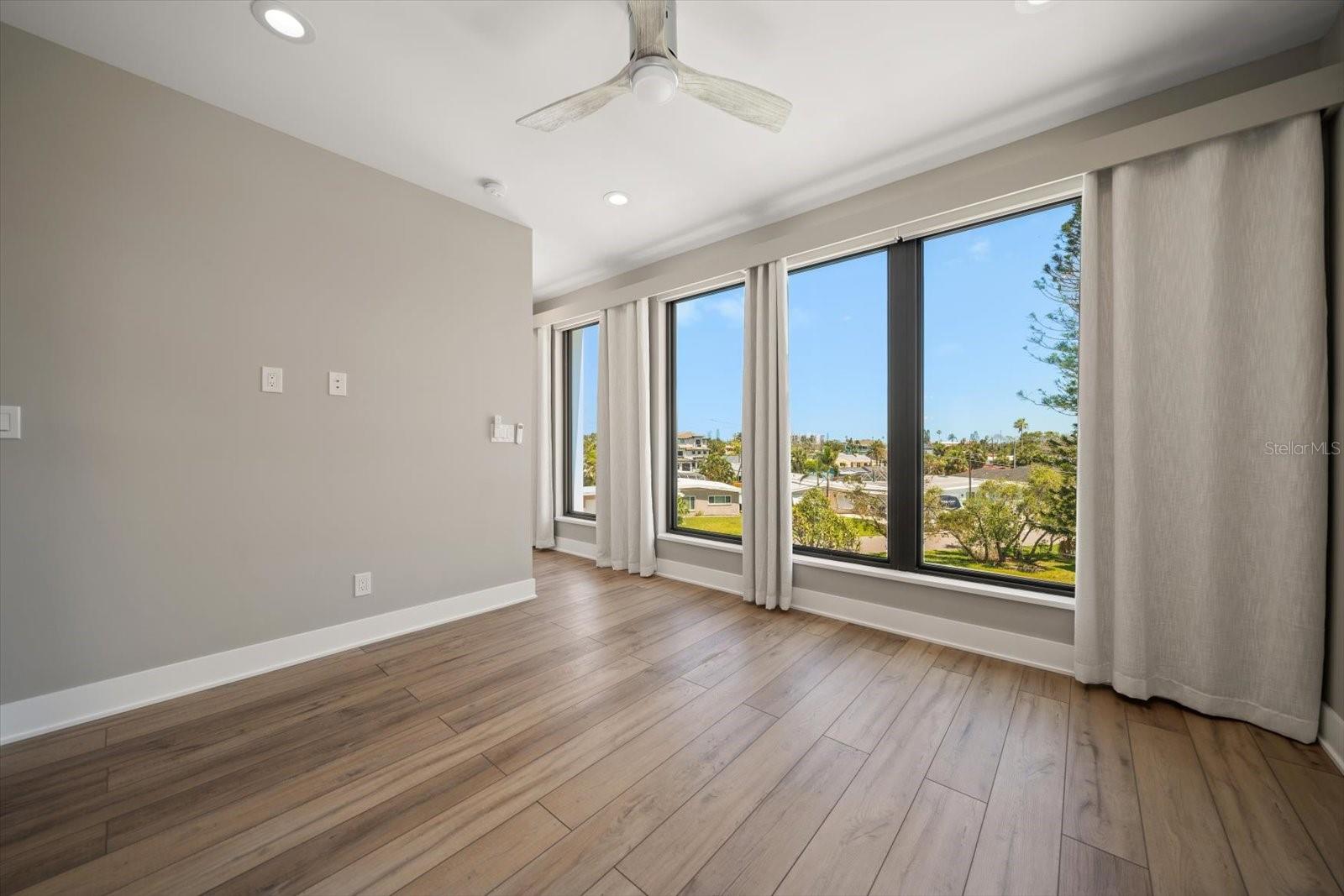 Image 61 of 79 For 16047 Redington Drive