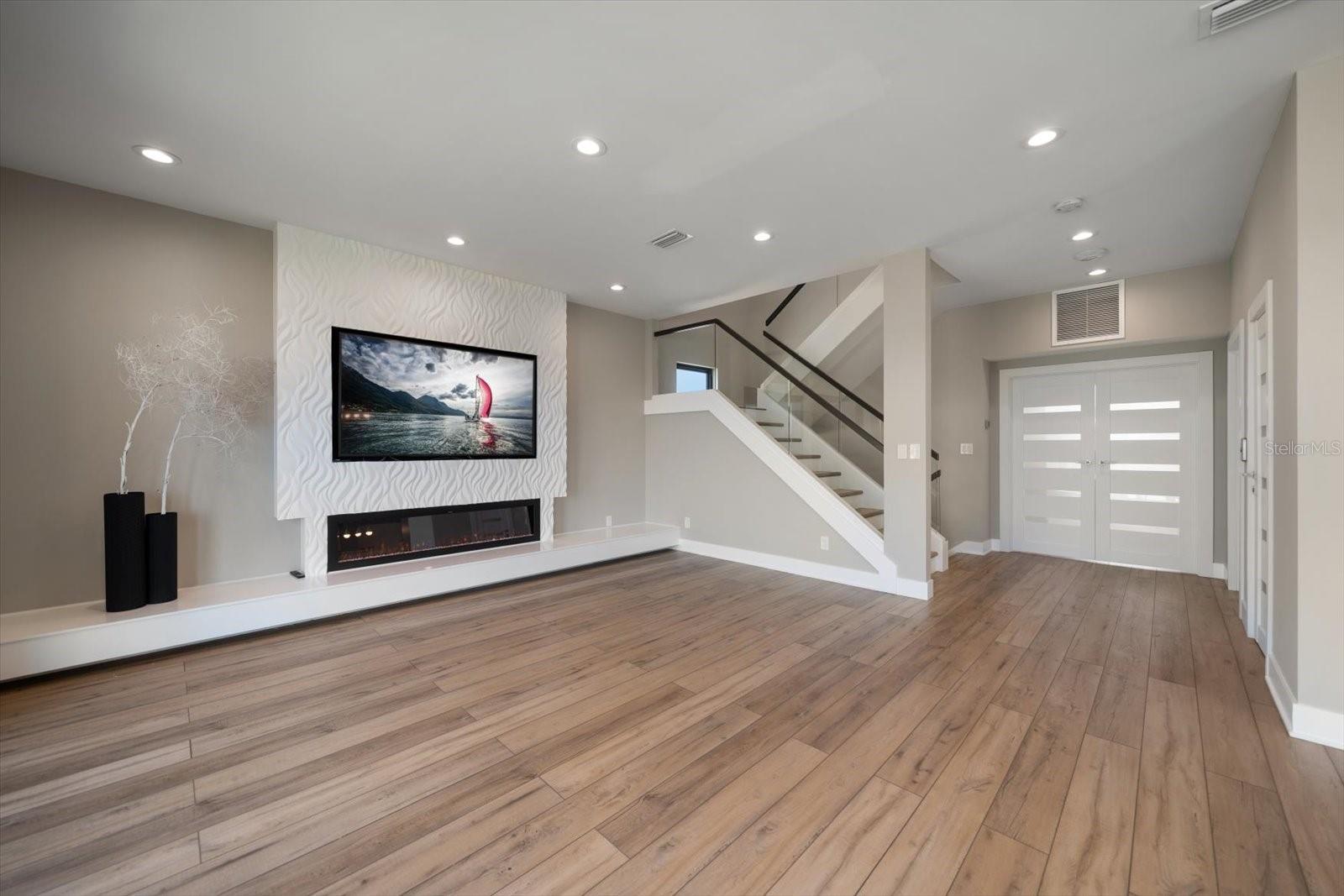 Image 8 of 79 For 16047 Redington Drive