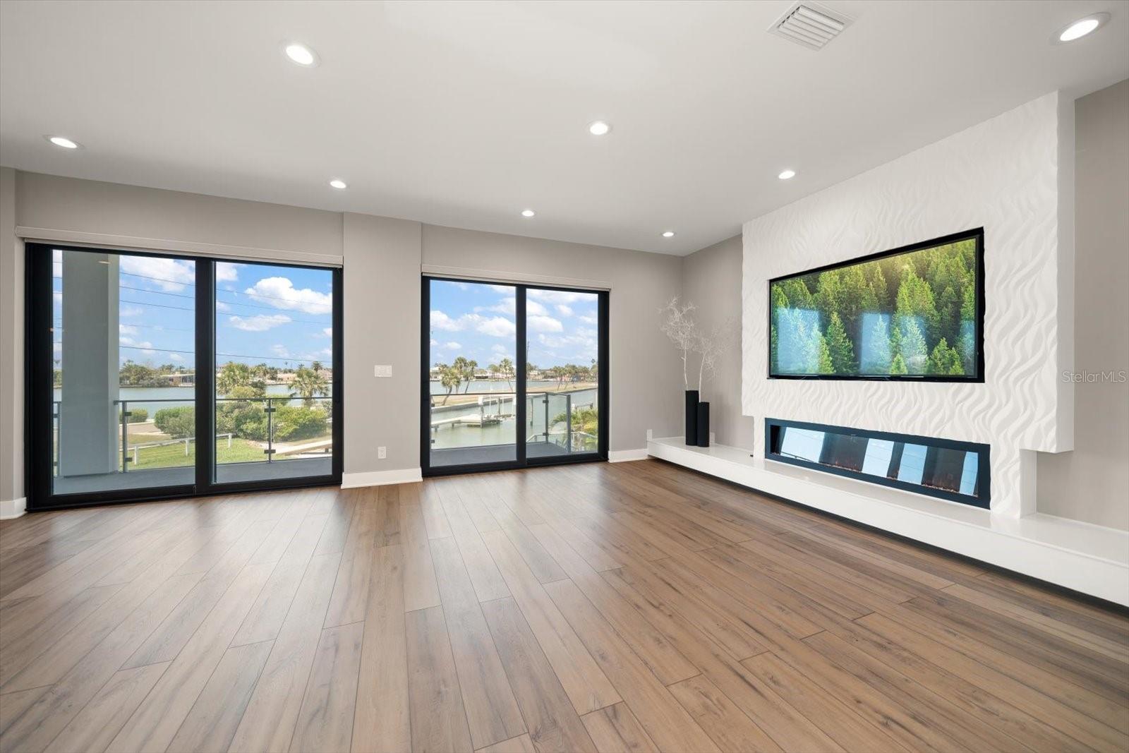 Image 9 of 79 For 16047 Redington Drive