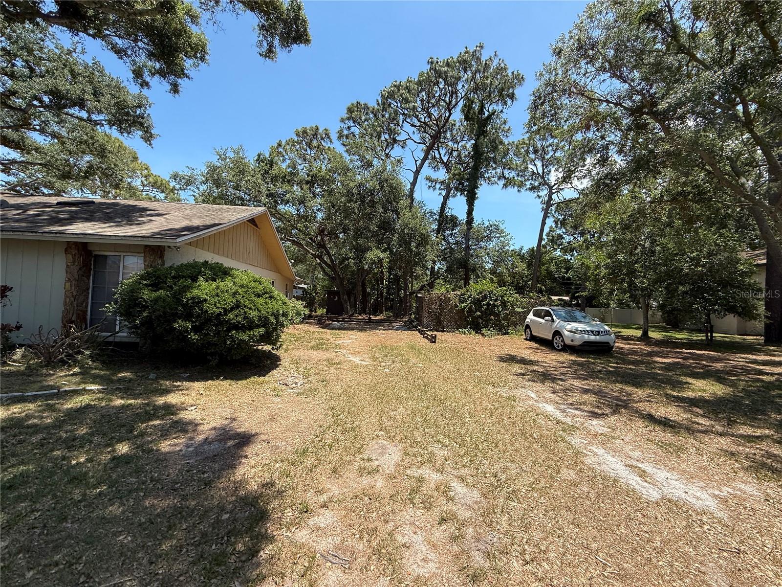 Image 4 of 37 For 2033 Aaron Place