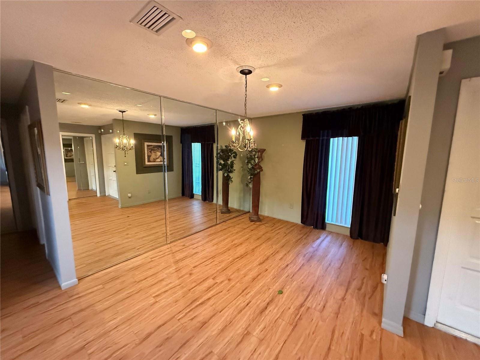 Image 6 of 37 For 2033 Aaron Place