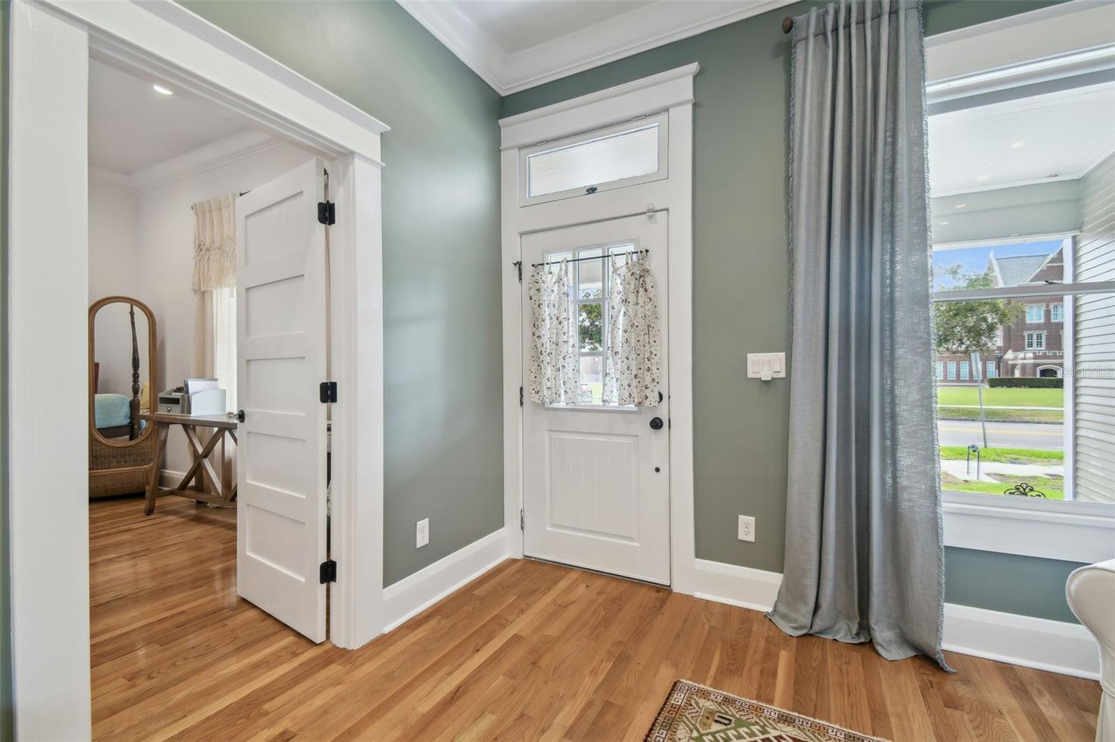 Image 7 of 42 For 4913 Central Avenue