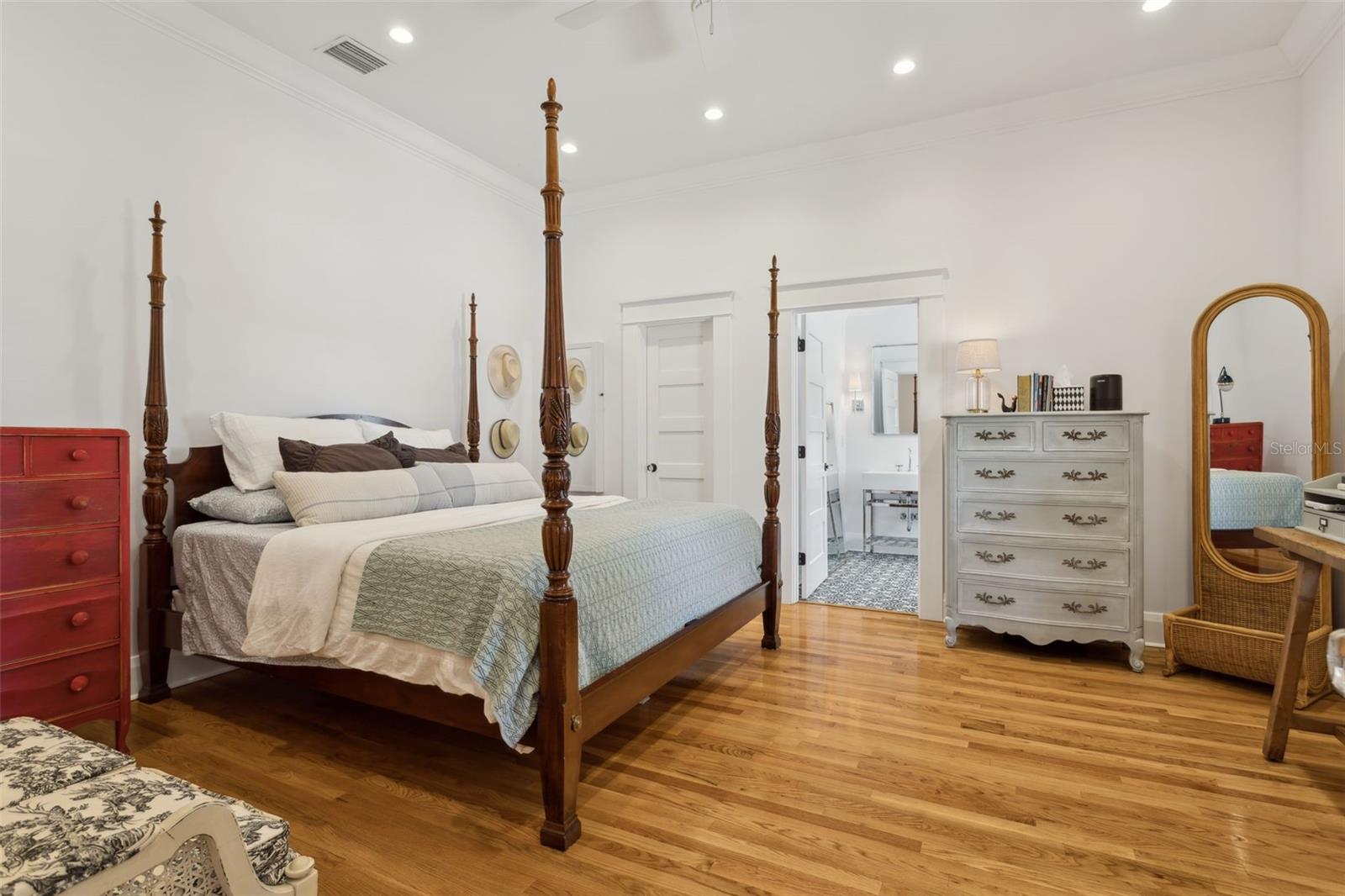 Image 8 of 42 For 4913 Central Avenue