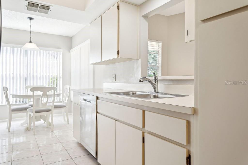 Image 12 of 25 For 4655 Wallingford Court 4655