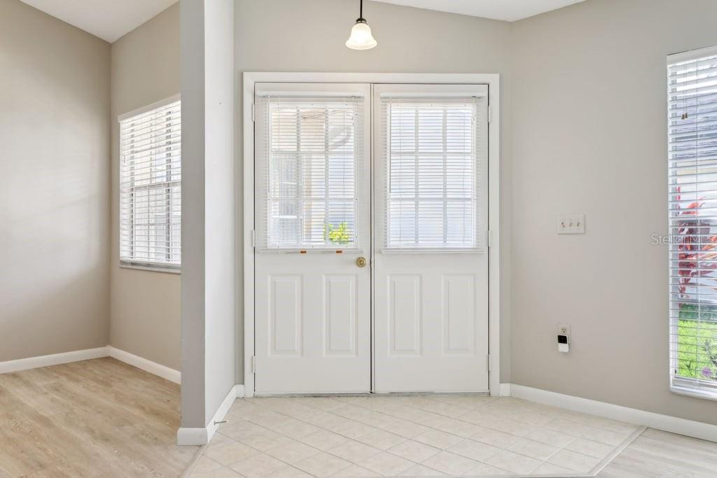 Image 9 of 25 For 4655 Wallingford Court 4655