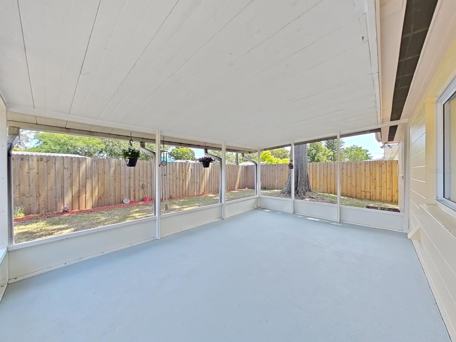 Image 14 of 49 For 6067 43rd Terrace N