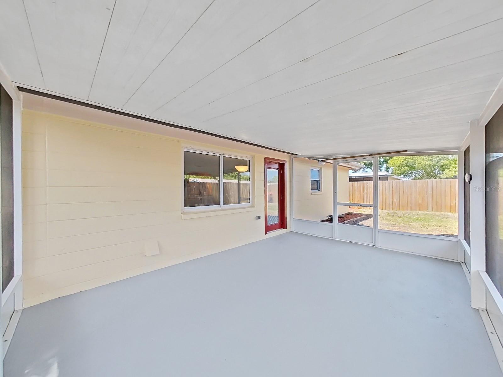 Image 16 of 49 For 6067 43rd Terrace N