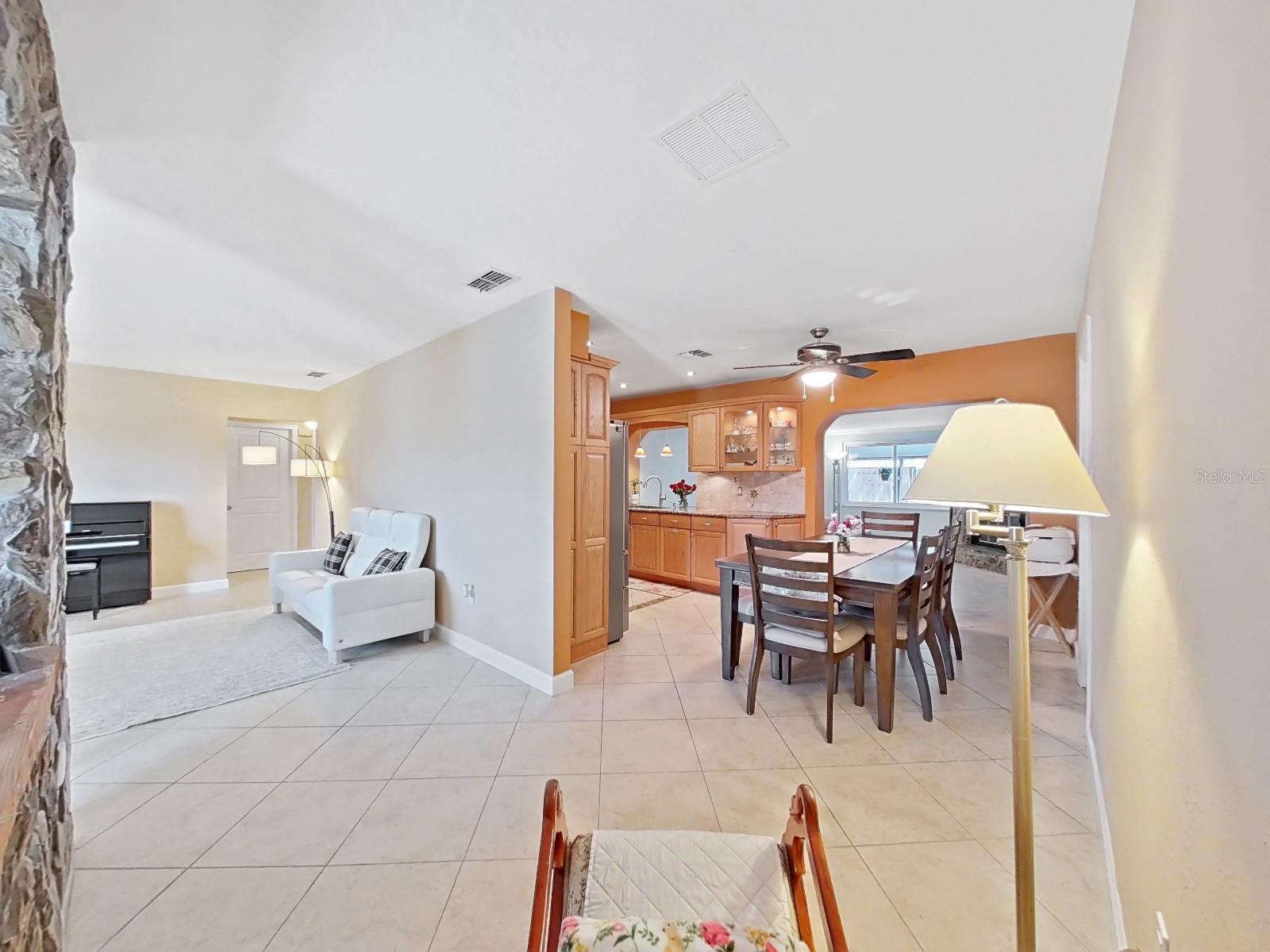 Image 22 of 49 For 6067 43rd Terrace N