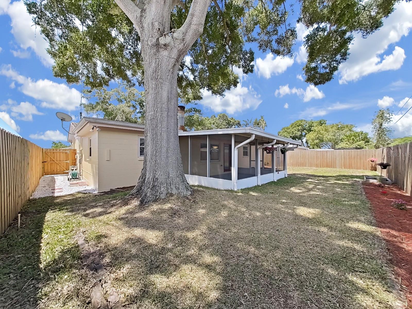 Image 5 of 49 For 6067 43rd Terrace N
