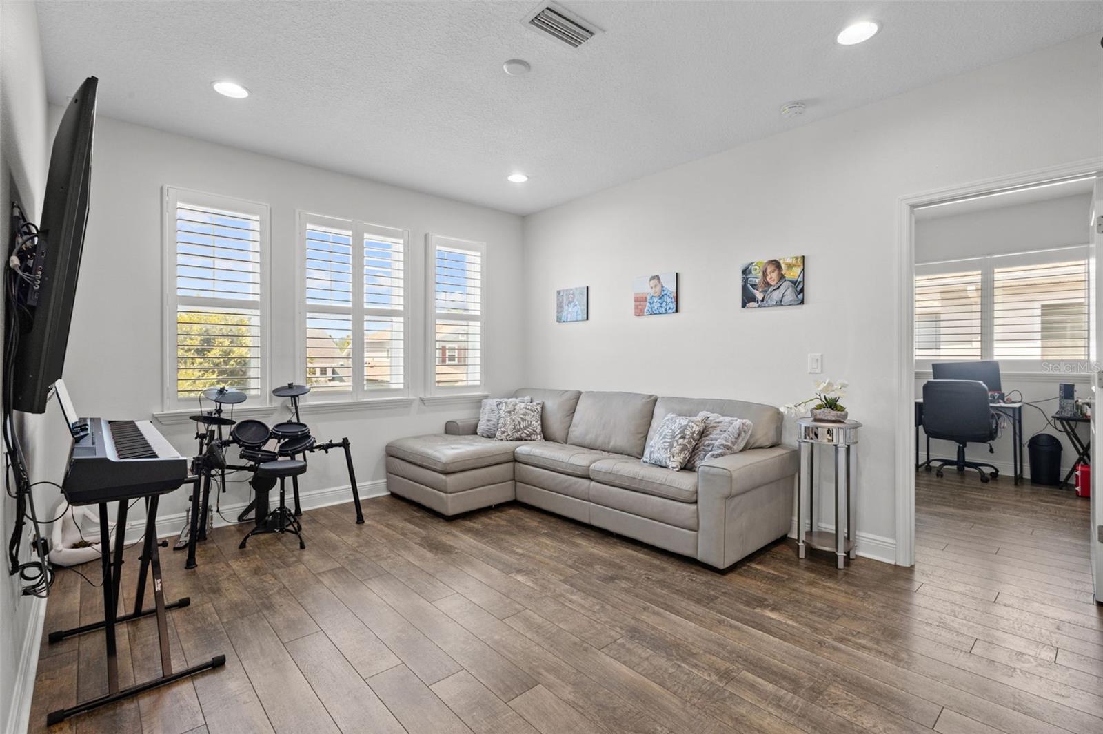 Image 31 of 56 For 14855 Renaissance Avenue