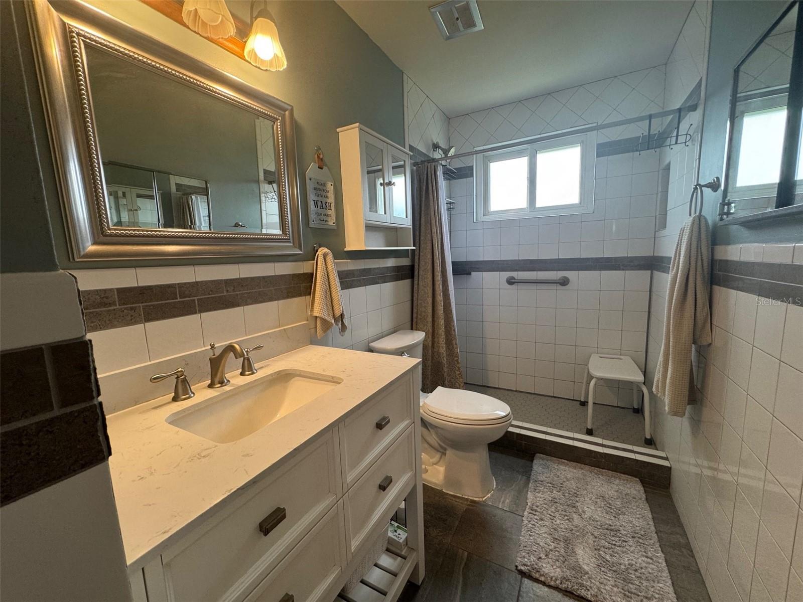 Image 12 of 56 For 2449 Columbia Drive 67