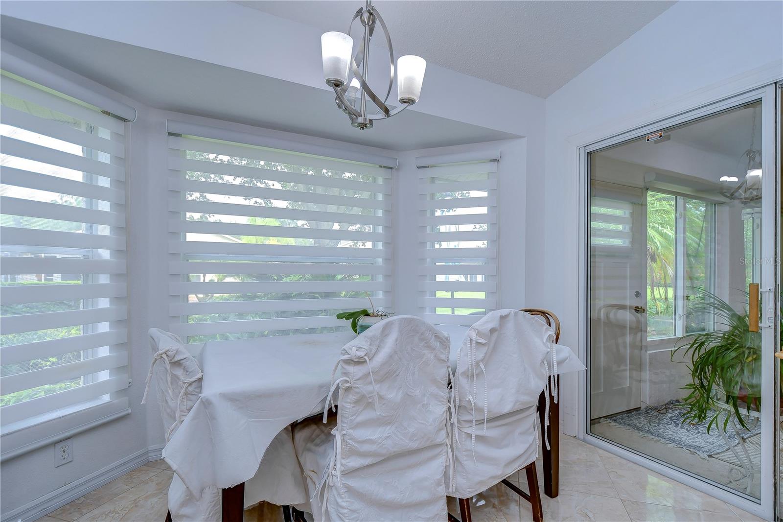Listing photo id 8 for 1210 Wolford Drive